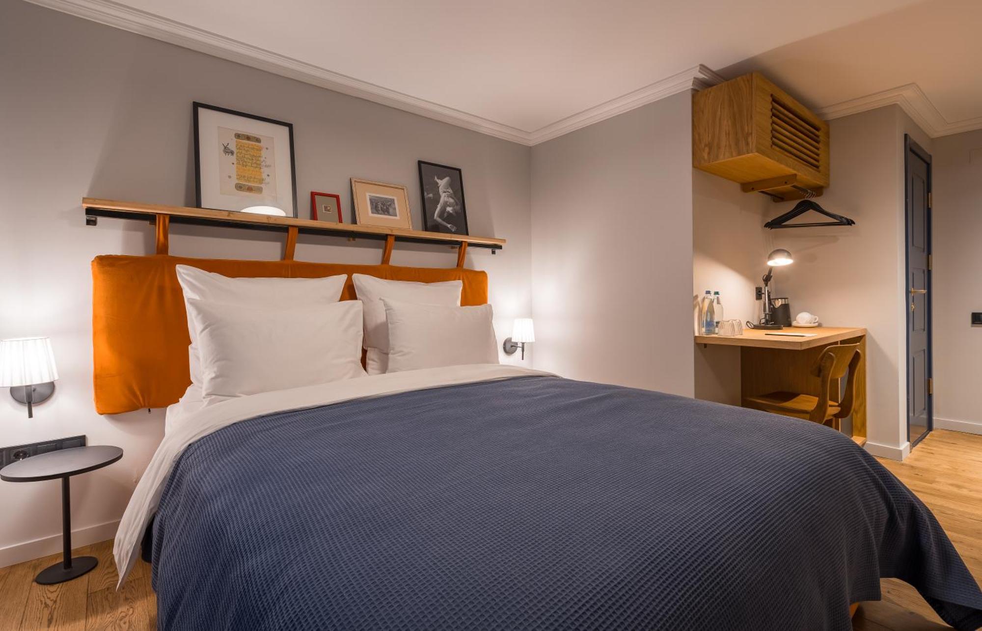 Zorba&Bond Boutique Hotel Тбилиси Стая снимка