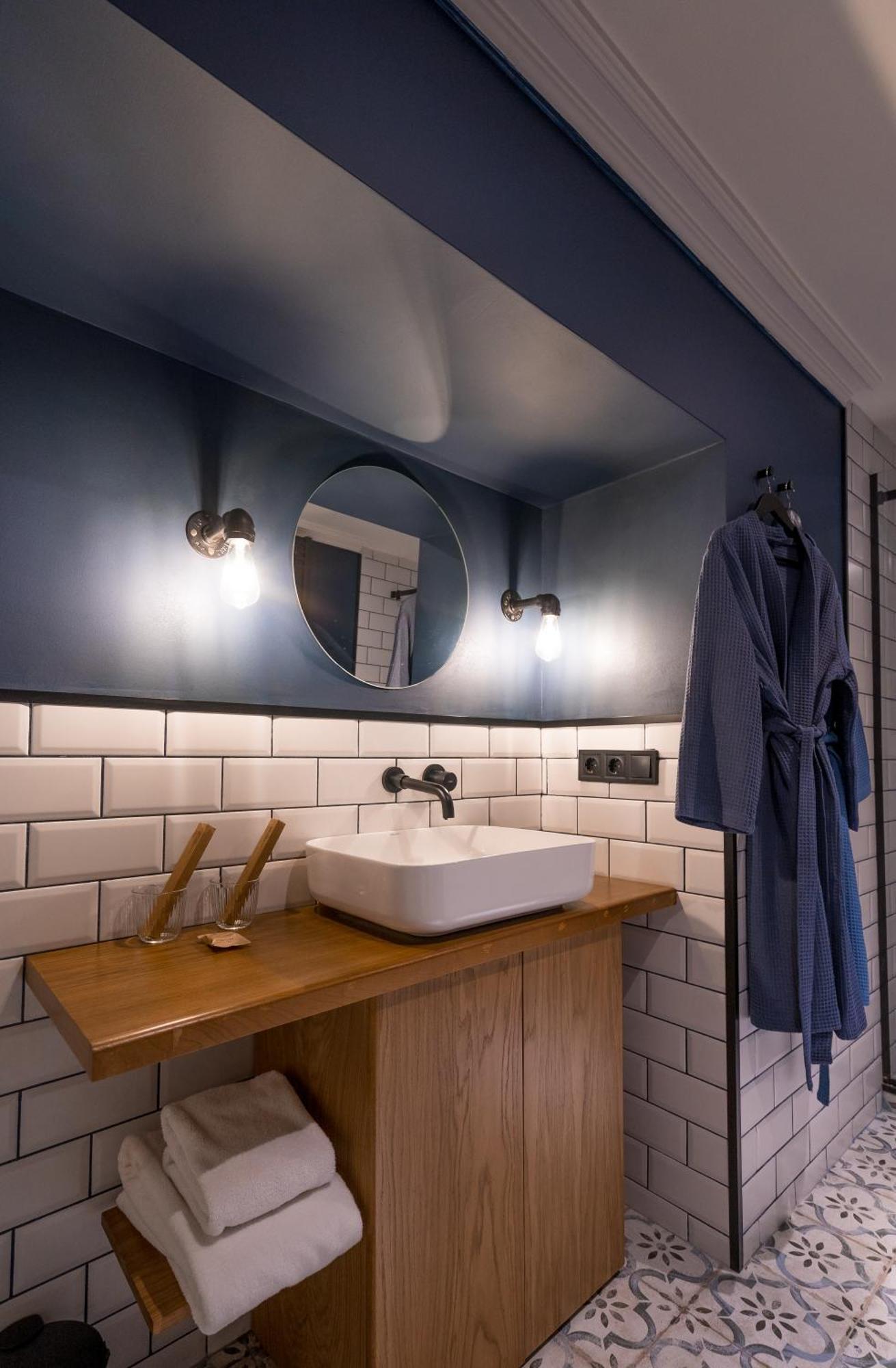 Zorba&Bond Boutique Hotel Тбилиси Стая снимка