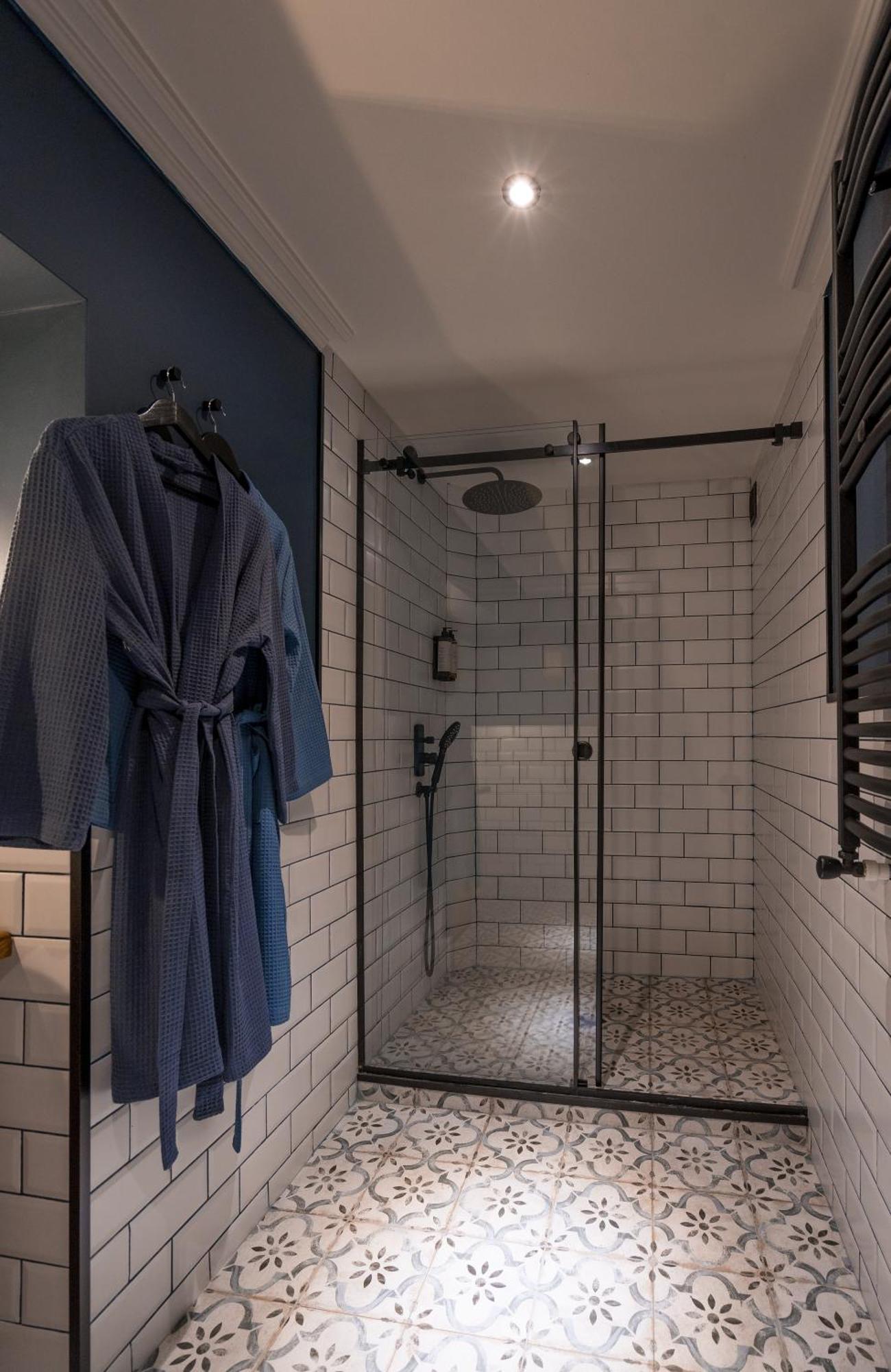 Zorba&Bond Boutique Hotel Тбилиси Стая снимка