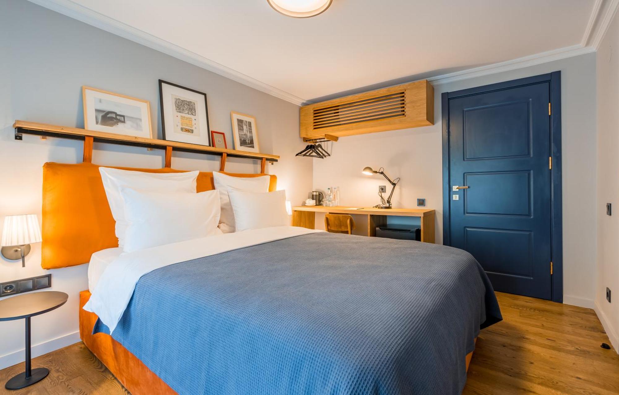 Zorba&Bond Boutique Hotel Тбилиси Стая снимка