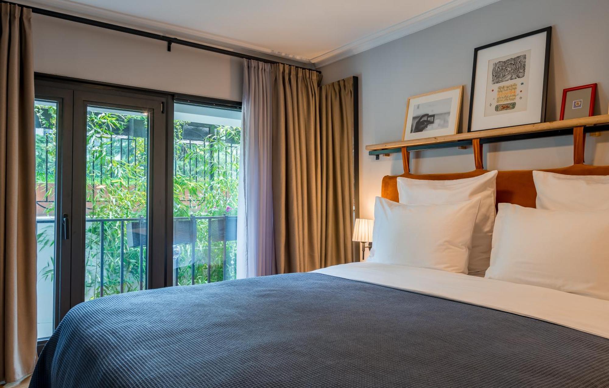 Zorba&Bond Boutique Hotel Тбилиси Стая снимка